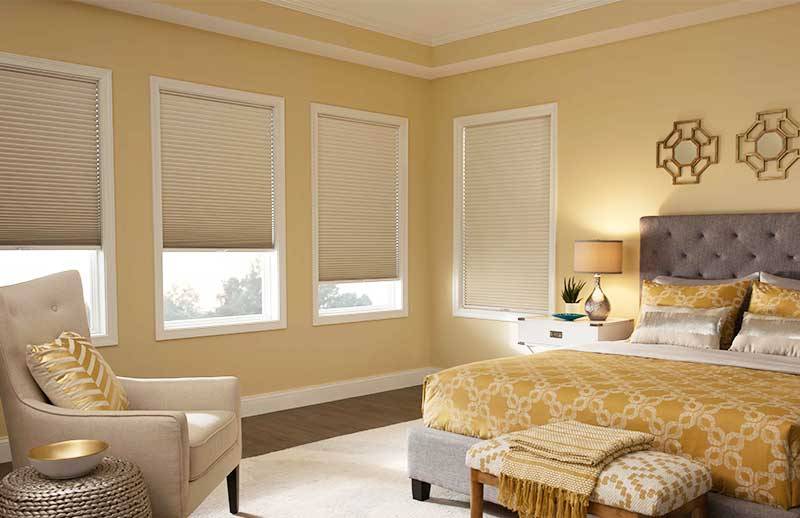 Pour un habillage discret, choisissez des couleurs qui se fondent au décor. Habillage de fenêtre qui se fond au décor de la chambre