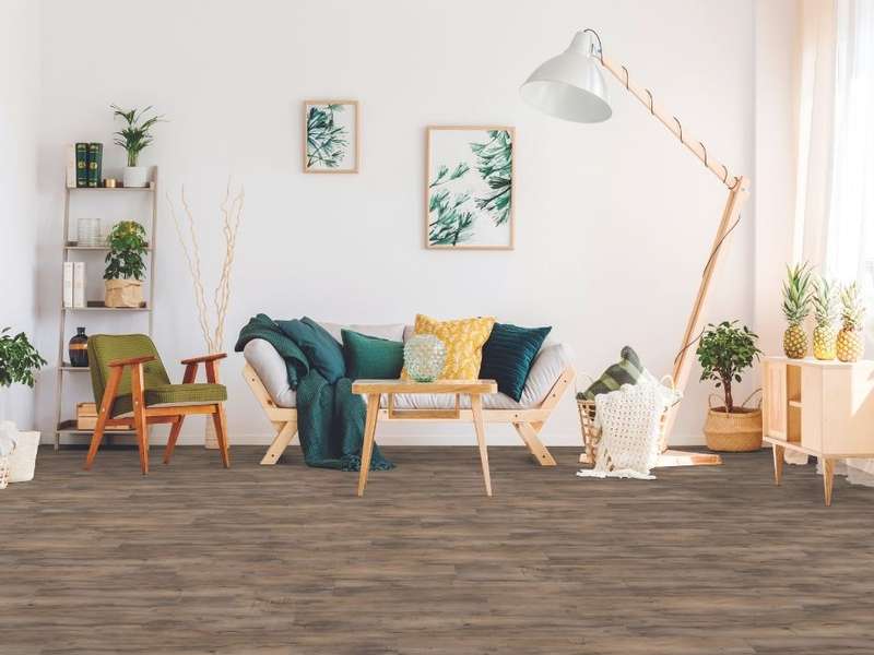 Plancher de bois franc foncé