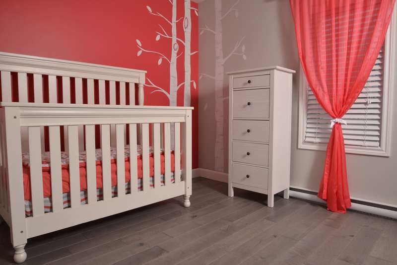 Le papier peint et les appliqués muraux donneront beaucoup de style à la chambre de votre enfant