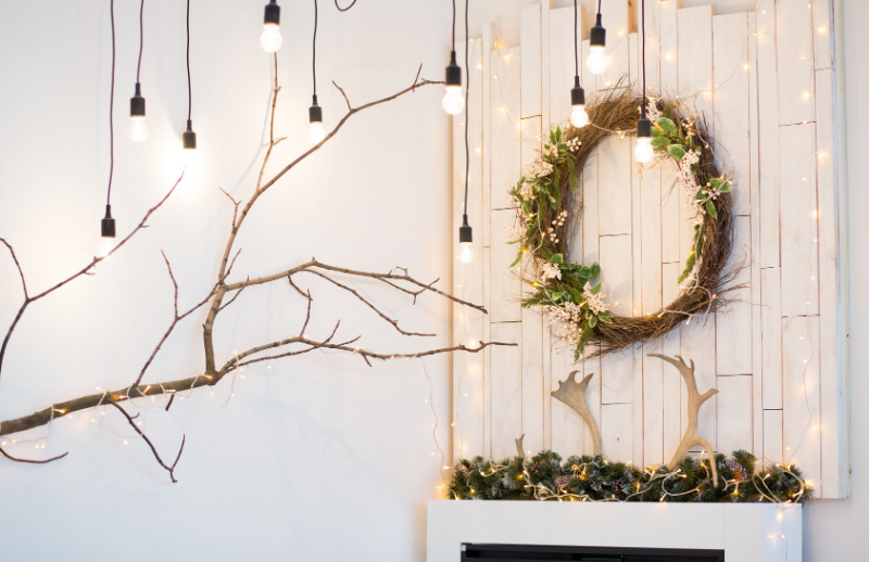Décor lumineux pour haut de cheminée Haut de cheminée en lattes de bois